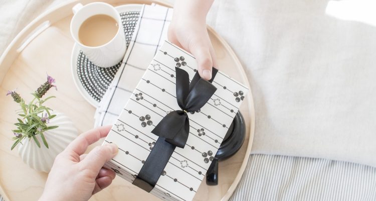 découvrez des idées de cadeaux uniques pour la fête des pères, allant des articles personnalisés aux expériences mémorables, pour célébrer et honorer les papas dans votre vie.